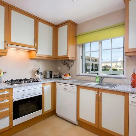 Spacious T2 In Vilamoura